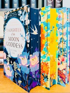 Fairyloot Exclusive Signed Editions DAUGHTER OF THE MOON GODDESS + HOTSW + TOTCK